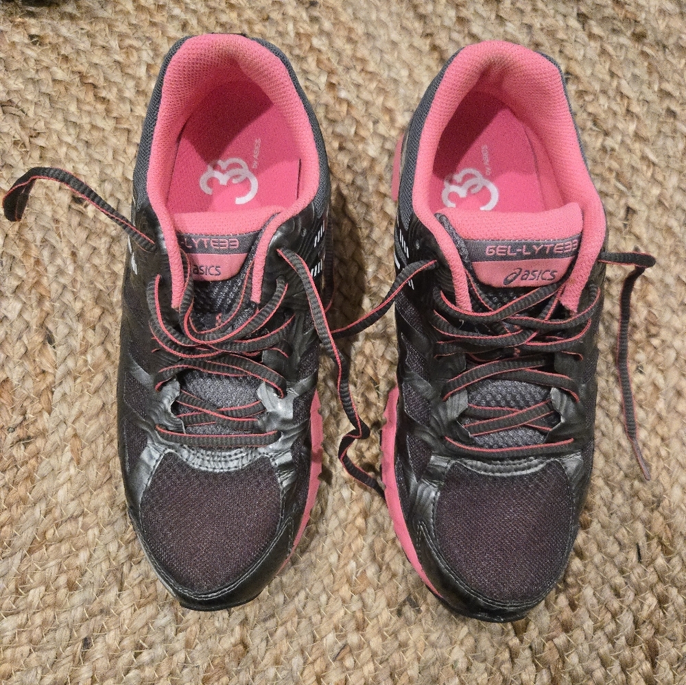 ASICS Gel-Lyte 33 Gray with Pink Accents-- Gray and pink Women's Size 7 EUC